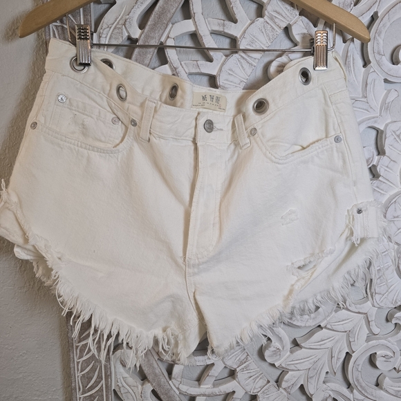 We The Free White Distressed Jean Shorts Size 31 - Picture 4 of 8